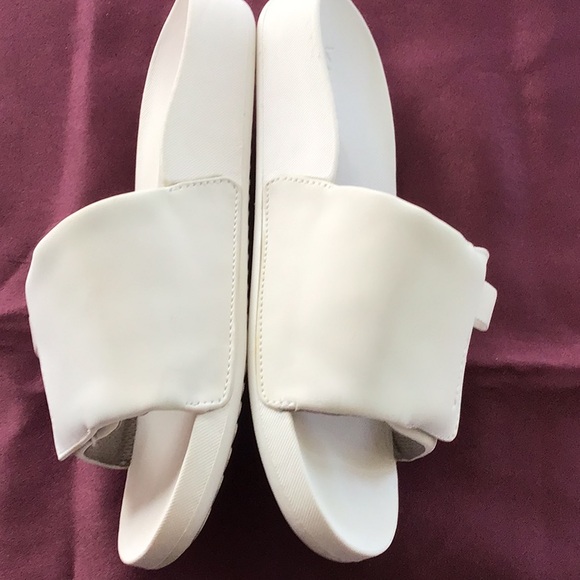 Vionic Kiera Slide Sandal in White 6 NWOB - Picture 5 of 5